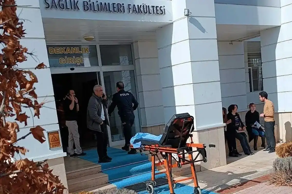 Konya'da Selçuk Üniversitesi'nde Dekan Yardımcısı'na Silahlı Saldırı