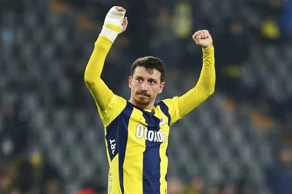 Mert Hakan Yandaş'tan Galatasaray'a Gönderme: "Anneciğim Kırmızı Kalp Kullanmıyoruz"