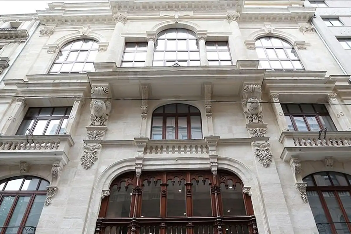 18. İstanbul Bienali "Üç Ayaklı Kedi" Temasıyla Başlıyor