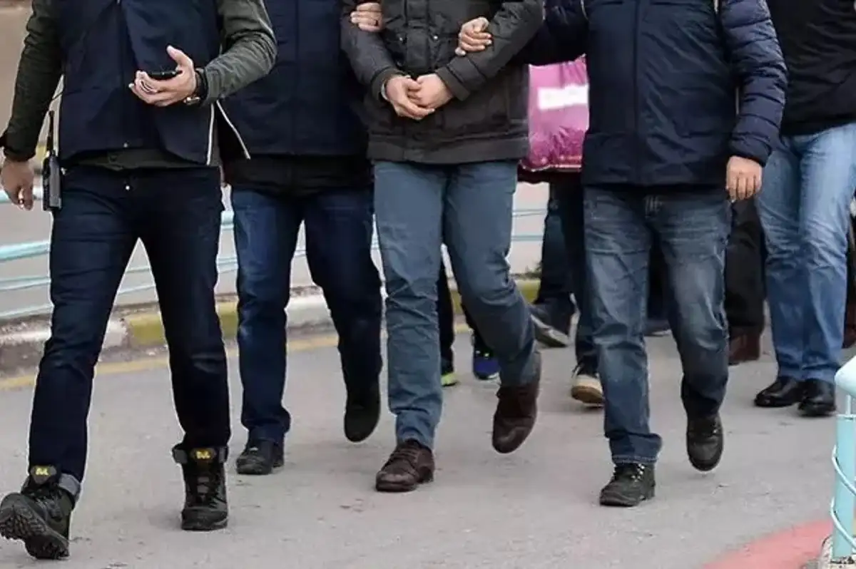 İzmir'de FETÖ Operasyonu: 6 Gözaltı