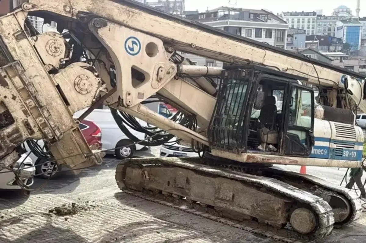 Kağıthane'de İş Makinesinin Halatı Koptu: 3 Yaralı!