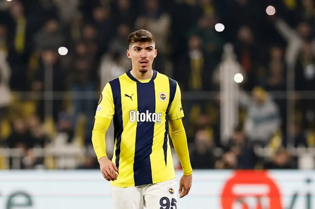 Fenerbahçe'de Yusuf Akçiçek'in Geleceği Belli Oluyor: İngiliz Devi Genç Oyuncuyu Takibe Aldı