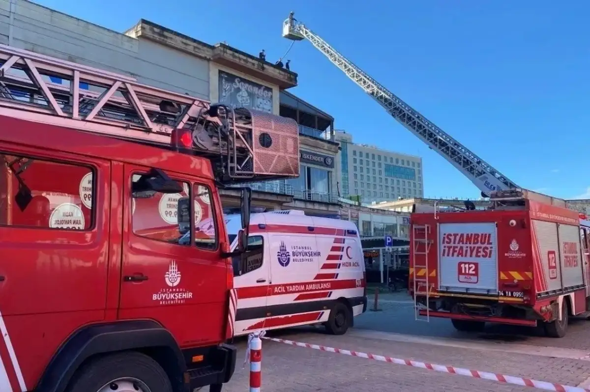 Esenyurt'ta Dört Katlı Binada Yangın