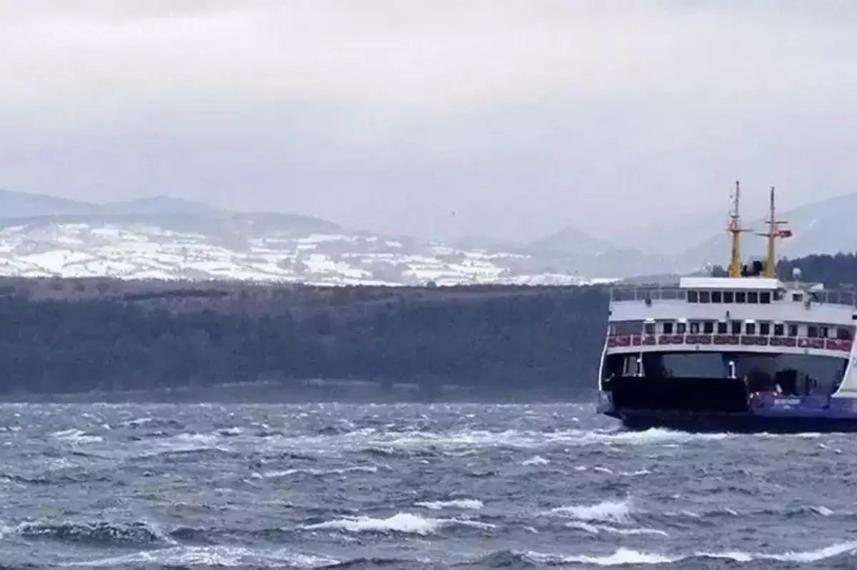 Çanakkale'de Yarınki Feribot Seferleri İptal Edildi