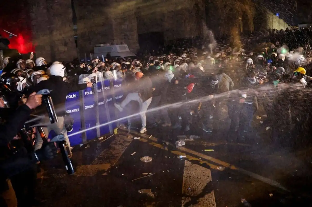 İstanbul ve Ankara'daki Protestolarda Polis ile Vatandaş Arasında Arbede Yaşandı
