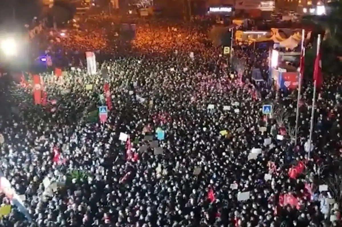 Sanatçılar Saraçhane'ye Akın Etti