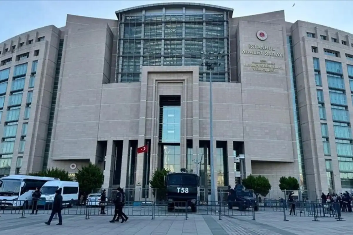 İmamoğlu Tutuklama Talebiyle Adliyeye Sevk Edildi: Çağlayan Adliyesi'nde Güvenlik Önlemleri Artırıldı
