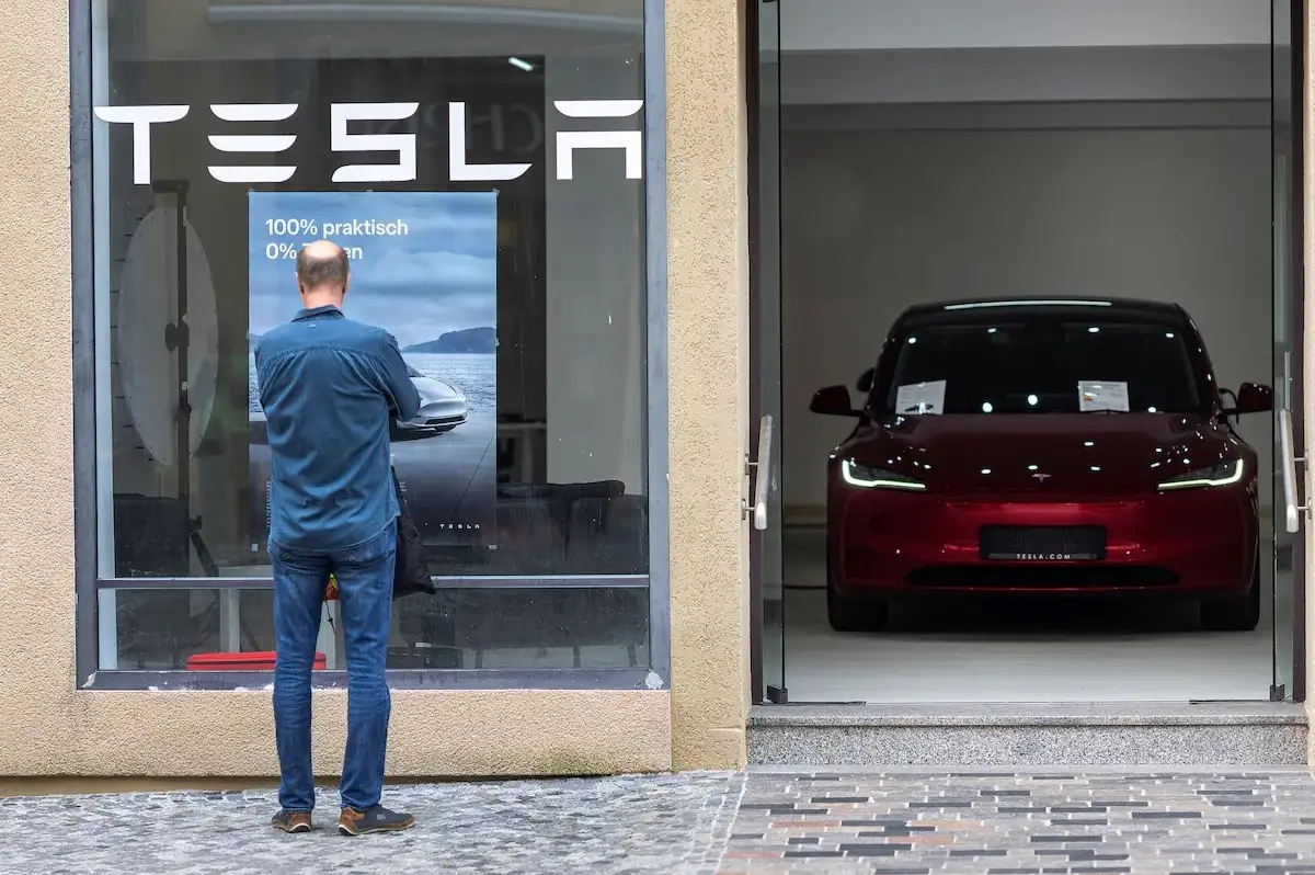 Halk Elon Musk'a Tepkisini Böyle Gösterdi: Tesla'nın Avrupa'daki Satışları Yarı Yarıya Azaldı