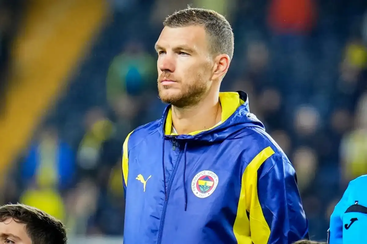 Fenerbahçe'de Edin Dzeko'dan Kötü Haber!