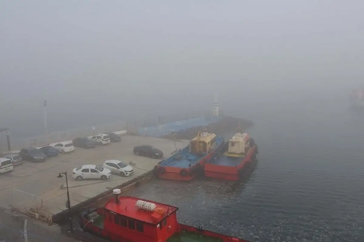 Çanakkale'de Boğaz Trafiği Askıya Alındı: Feribot Seferleri Durduruldu