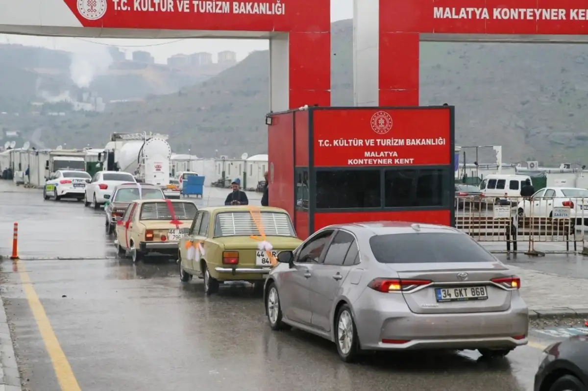 Depremzedeler için Ramazan Panayırı Bayram Korteji Düzenlendi