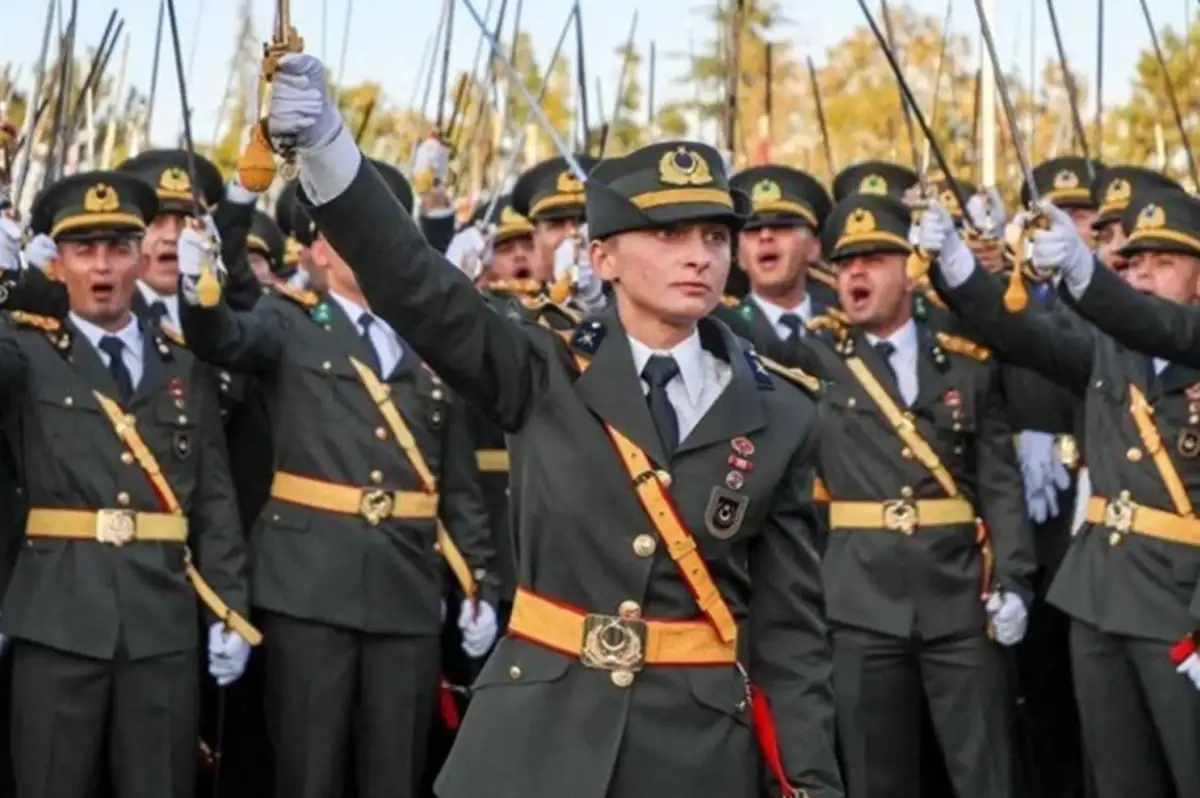 TSK'dan İhraç Edilen Teğmenler 500 Bin Liralık Borç ile Karşı Karşıya