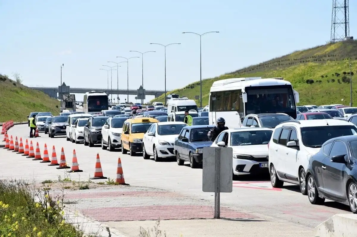 Bayram Tatili Dönüşünde İstanbul-İzmir Otoyolu'nda Yoğunluk