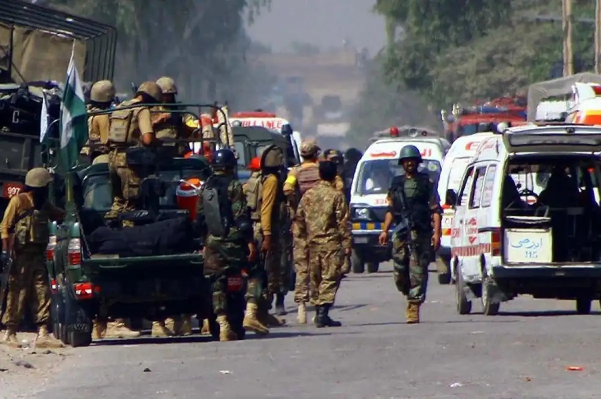 Pakistan'da Bombalı Saldırı: 3 Ölü, 19 Yaralı