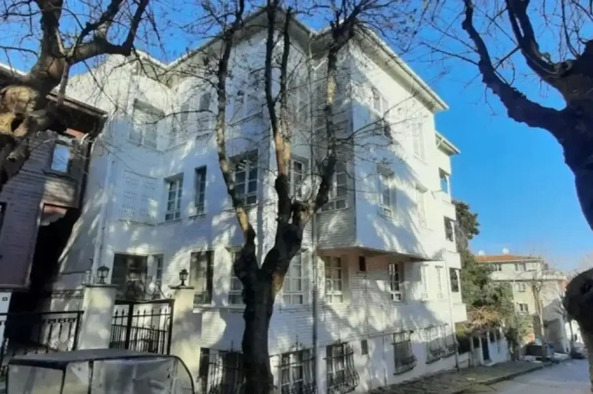 Şakir Paşa Ailesi Dizi Setinde Yangın: Bir Kişi Hayatını Kaybetti!