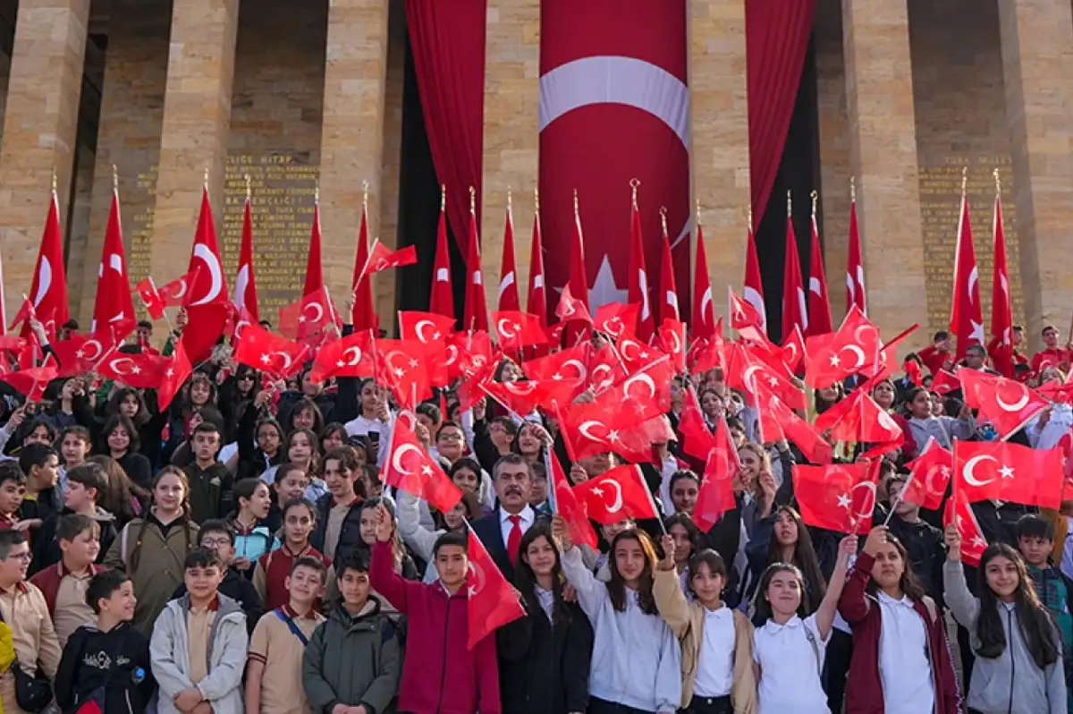23 Nisan Coşkusu Yurt Genelinde Kutlandı: Anıtkabir'e Yoğun Ziyaret