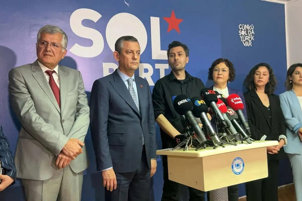 Özgür Özel'den SOL Parti'ye Ziyaret: "Sandığa Darbe Yapıyorlar"