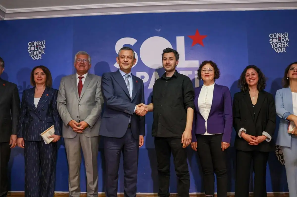 Özgür Özel'den Gündeme Dair Sert Mesajlar: "En Büyük Risk AK Parti'nin Rantçı Anlayışı"