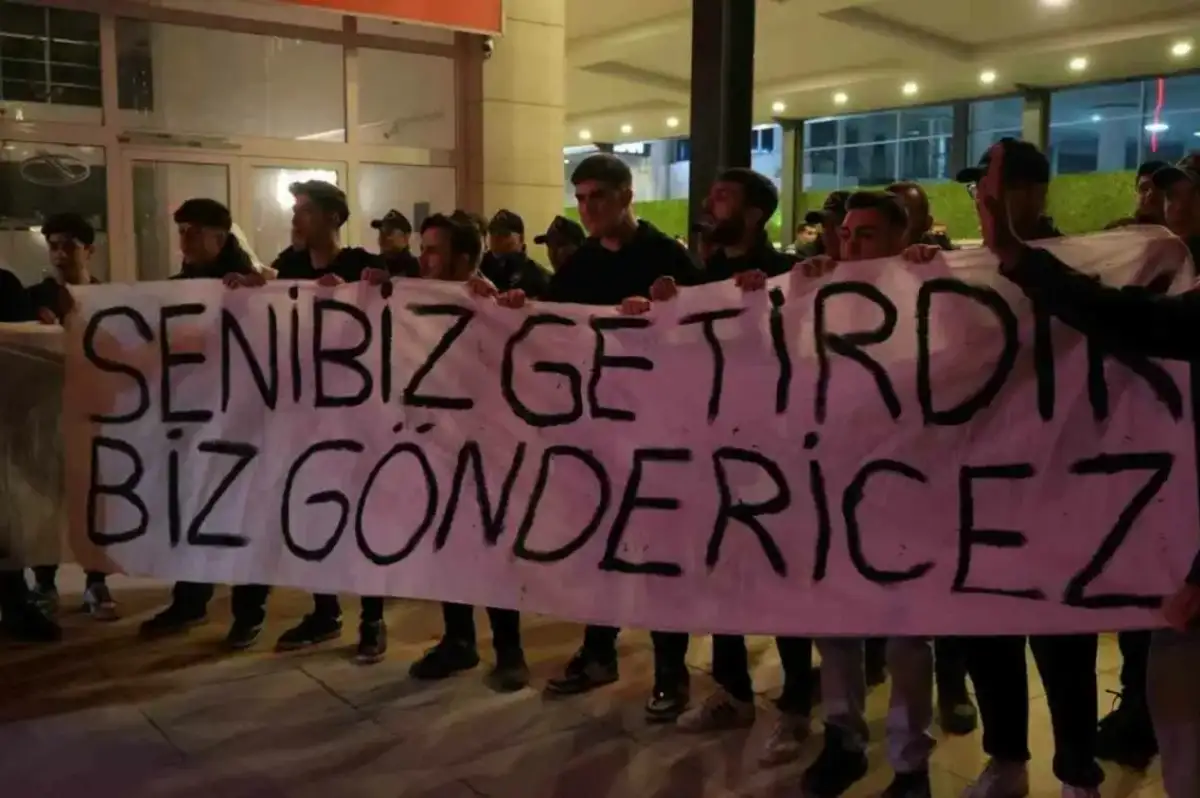 Gaziantep'te Fenerbahçeli Taraftarlardan Ali Koç'a Şok: "Burası Babanın Holdingi Değil!"