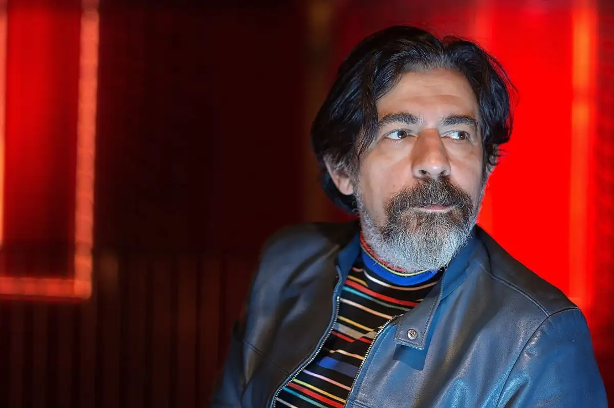 Okan Bayülgen, Dizi Oyuncularını Böyle Tiye Aldı!