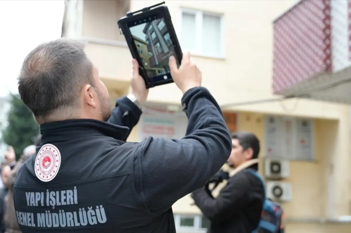 "İstanbul'un Gücü, Türkiye'nin Gücüdür" Diyen Bakan Kurum, Hasar Tespit Çalışmaları Hakkında Bilgi Verdi!