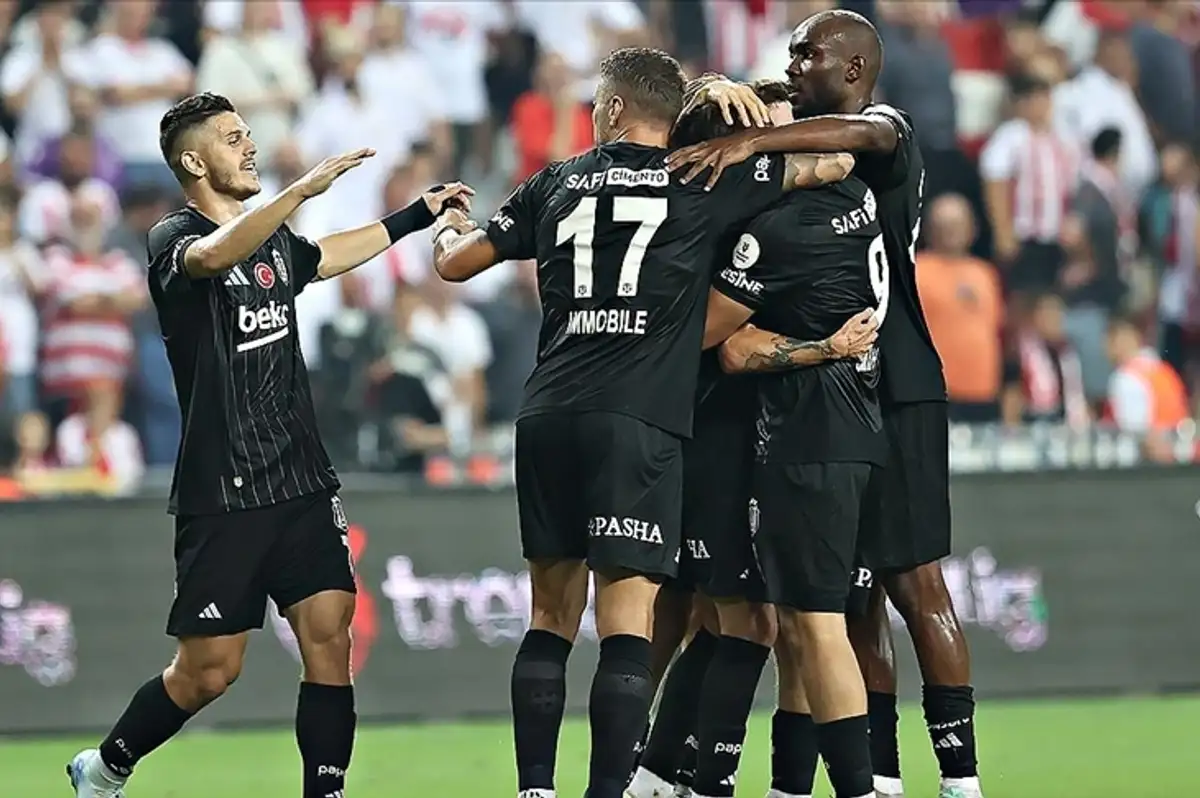 Beşiktaş, Derbilerde Ezeli Rakiplerine Karşı Zirvede