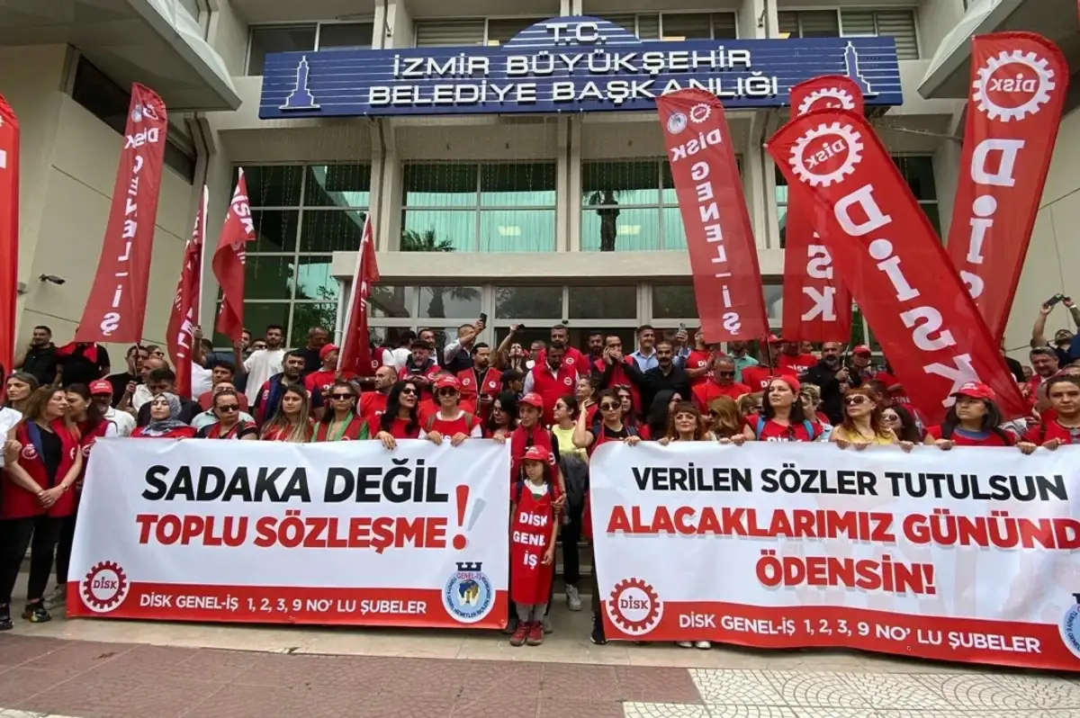 İzmir'de Belediye İşçileri Grev Kararı Alınca Cadde ve Sokaklar Çöp Doldu!
