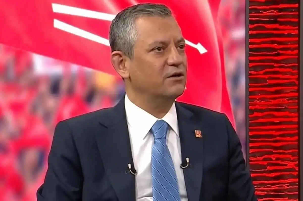 Kendisine "Armut Gibi Geziyor" Diyen Yılmaz Özdil'e Özgür Özel'den Sert Tepki: "Geri Vitesi Yedirirler"
