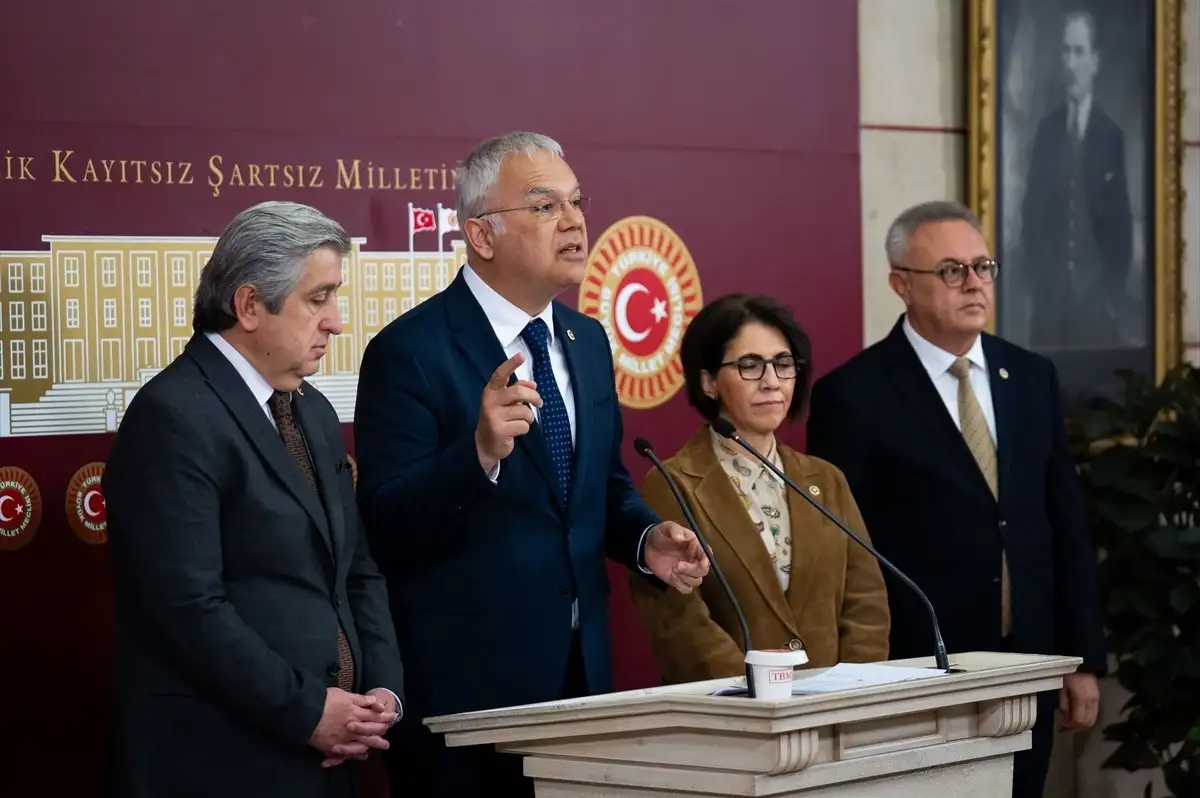 CHP'den Bakanlığın 'Toplumsal Cinsiyet İfadesi' Talebine Sert Tepki