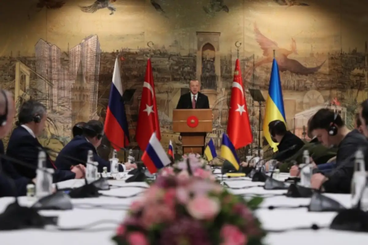 İstanbul'da Kritik Gün: Rusya ve Ukrayna Temsilcileri Barış için Yeniden Masada