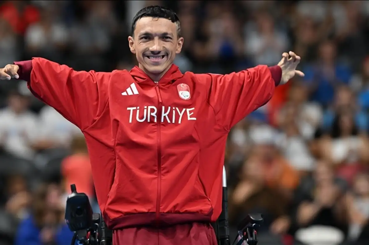Umut Ünlü'den Paris'te Gururlandıran Başarı!