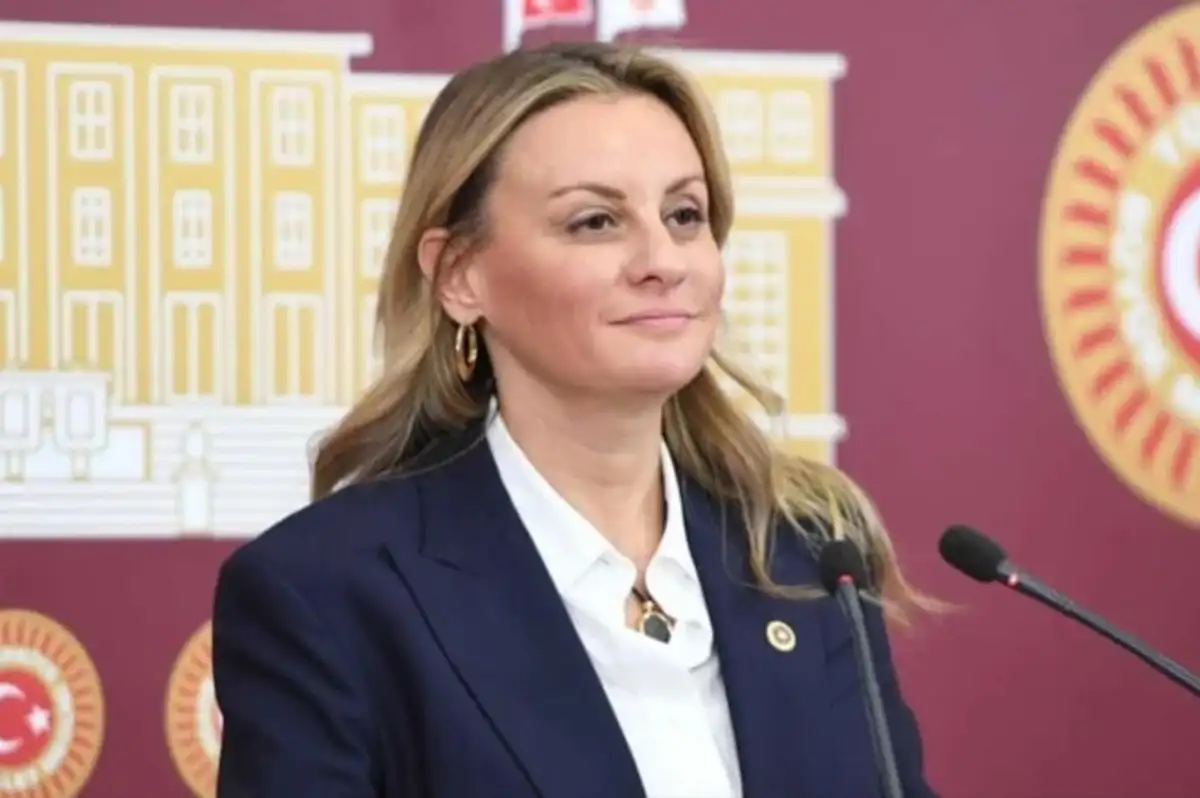 DEVA Partisi'nden İstifa Eden İzmir Milletvekili Seda Kaya Ösen, CHP'ye Katıldı