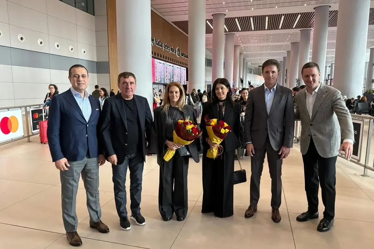 Galatasaray'ın UEFA Zaferinin 25. Yılında Hagi ve Popescu İstanbul'da
