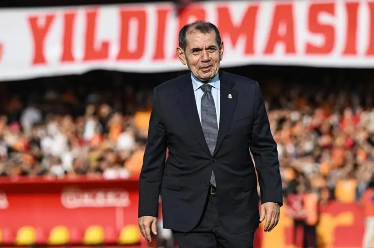 19 Mayıs Coşkusu Metin Oktay Tesisleri'nde! Galatasaray Başkanı Dursun Özbek'ten Açıklamalar