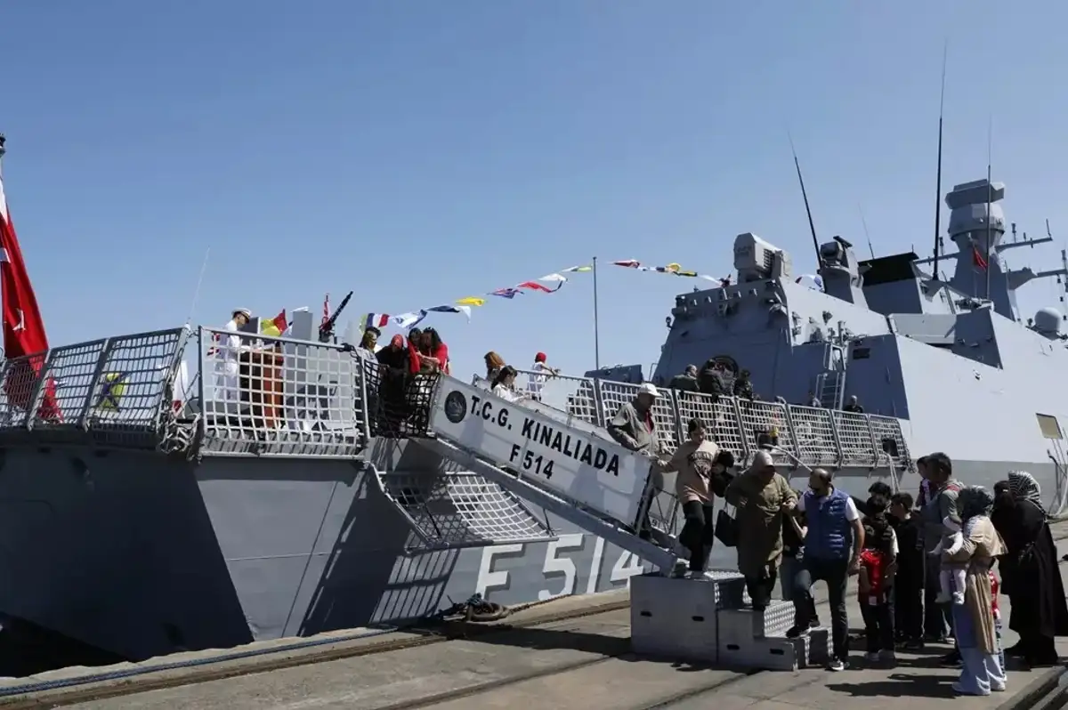 TCG Kınalıada Samsun'da, TCG Gökçeada Muğla'da Ziyarete Açıldı