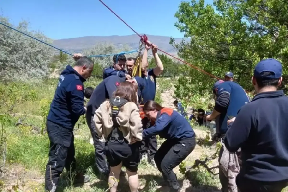 Kapadokya'da Sıcak Hava Balonu Kayalıklara İndi!