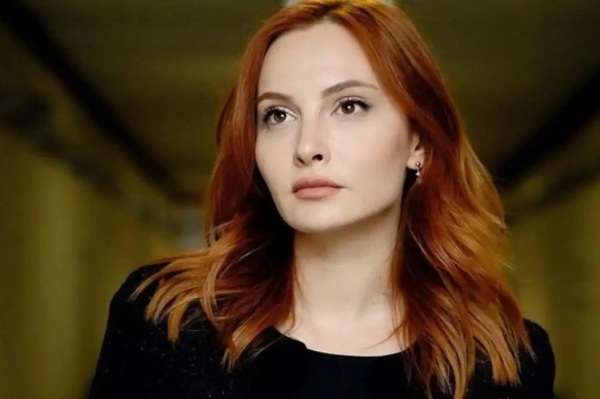 Başak Gümülcinelioğlu'ndan Cannes'da Bebek Müjdesi