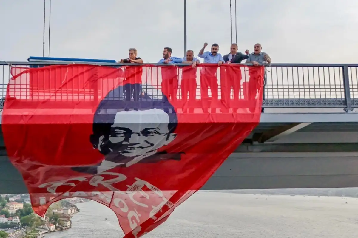 Boğaziçi Köprüsü'nde İmamoğlu'na Özgürlük Pankartı!