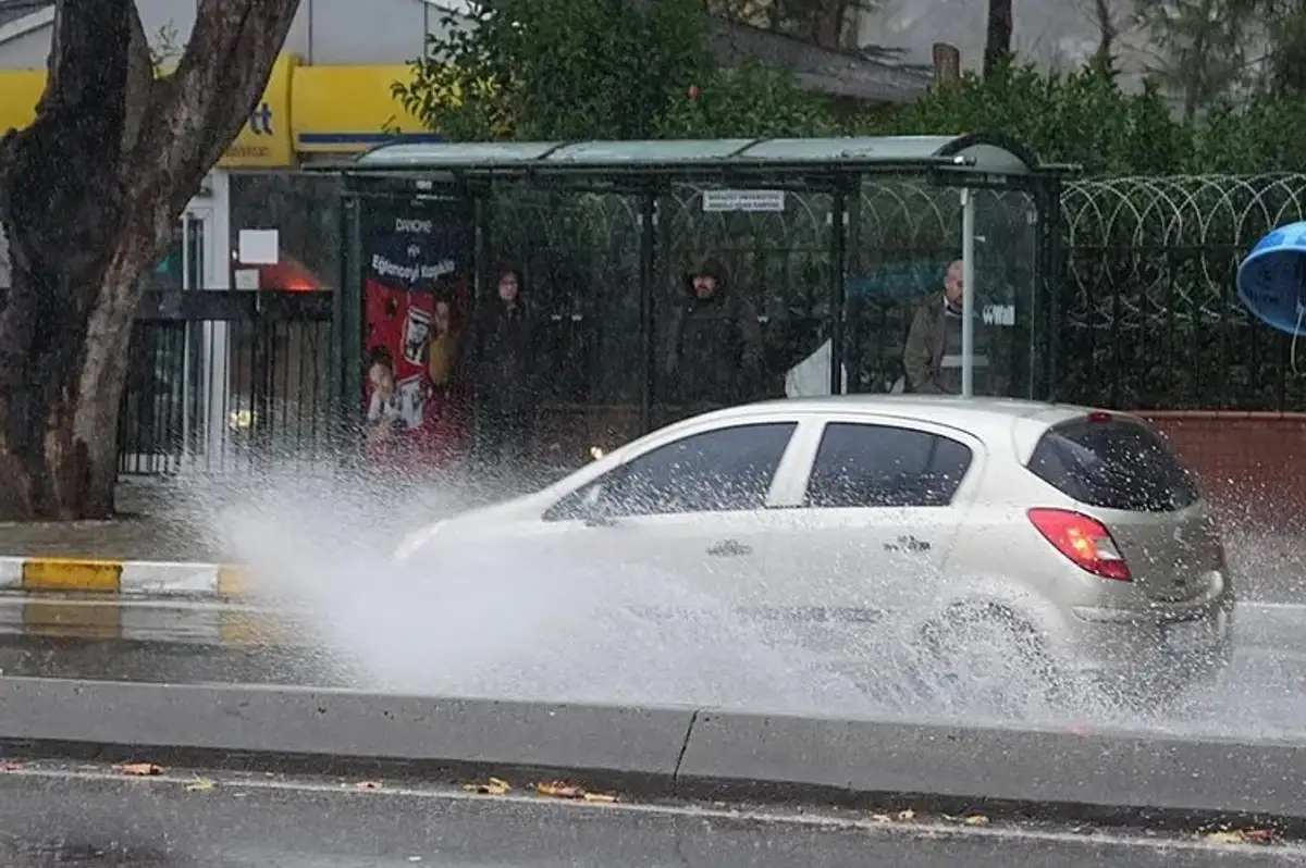 Meteoroloji'den İstanbul için Toz Taşınımı Uyarısı! Birçok İl için Sağanak Alarmı