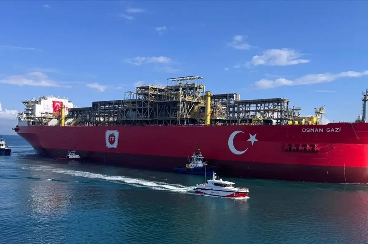 Türkiye'nin İlk Yüzer Doğal Gaz Üretim Platformu Osman Gazi Filyos Limanı'na Ulaştı