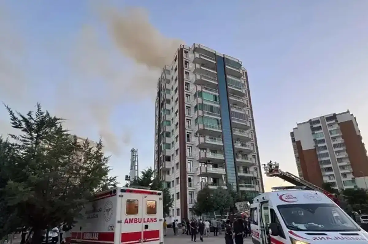 Diyarbakır'da Apartmanda Yangın: 2'si Çocuk 3 Kişi Hayatını Kaybetti