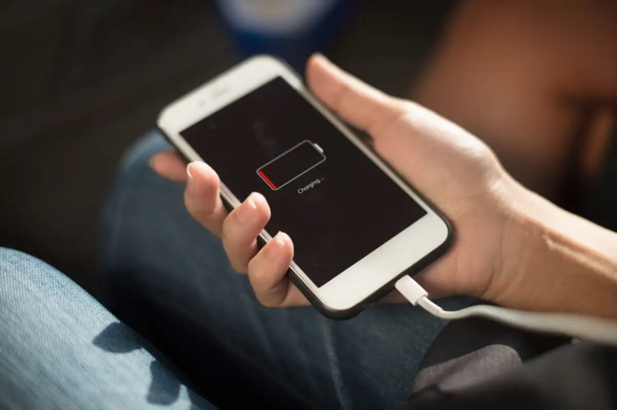 Yeni iPhone Modelleri 45W Kablosuz Şarj ile Gelebilir