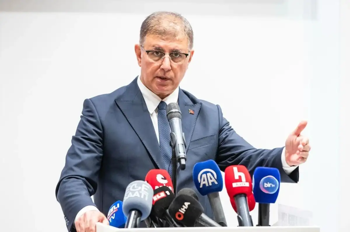 İzmir Büyükşehir'de Toplu İş Sözleşmesi Krizi Gündemde: Cemil Tugay'dan İşçi Çıkarma ve Maaş Zammı Açıklaması!