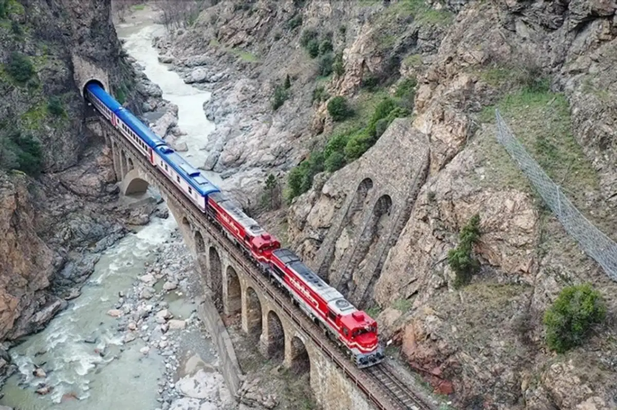 Turistik Karaelmas Ekspresi Yarın İlk Seferine Çıkıyor: Ankara-Zonguldak Arasında Nefes Kesen Gezi!