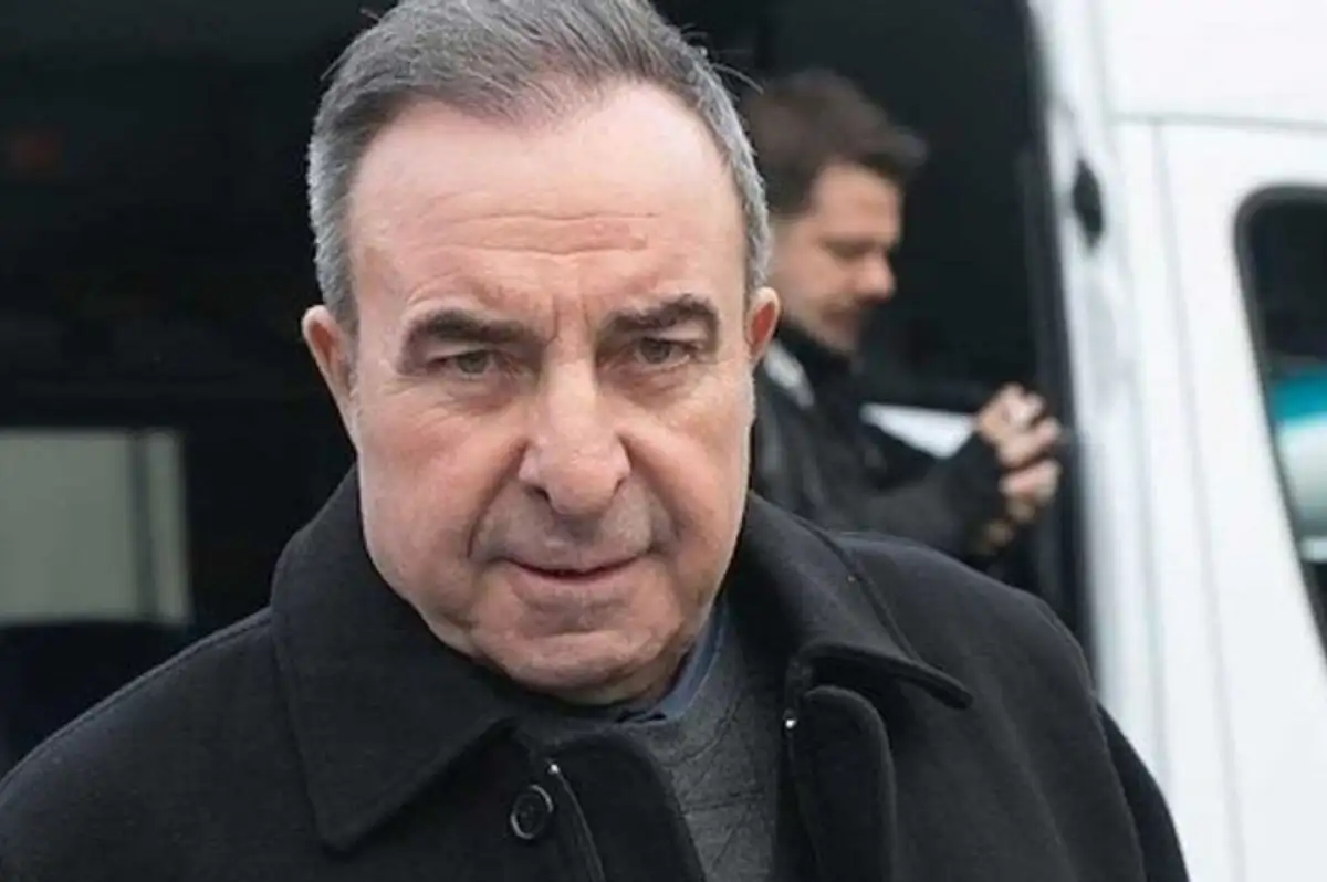 Zafer Ergin'den Tatil Pozu: Rıza Baba Sosyal Medyayı Salladı