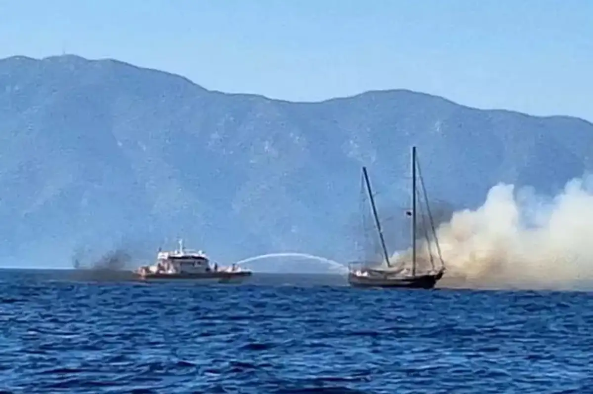 Bodrum Açıklarında Gulet Yangını! Batan Tekneden 13 Kişi Kurtarıldı
