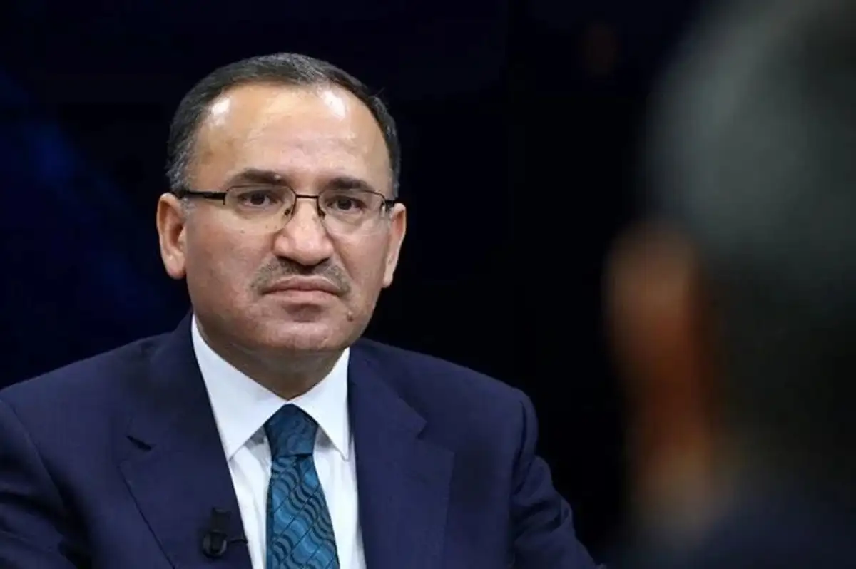 AK Partili Bekir Bozdağ'dan CHP'nin Erken Seçim Çağrısına Sert Yanıt: "Sandıktan Korkmayız, Engellemeye Kalkışmayın"