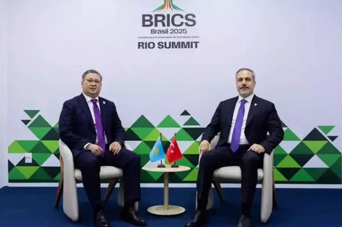 Bakan Fidan, BRICS Zirvesi'nde Kazak Mevkidaşı ile Bir Araya Geldi