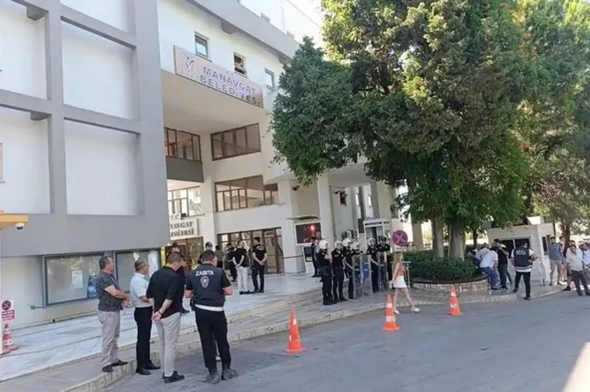 Manavgat Belediyesi'ne Yolsuzluk Operasyonu: Başkan ve 33 Kişi Gözaltında! Özel'den Yeni Açıklama