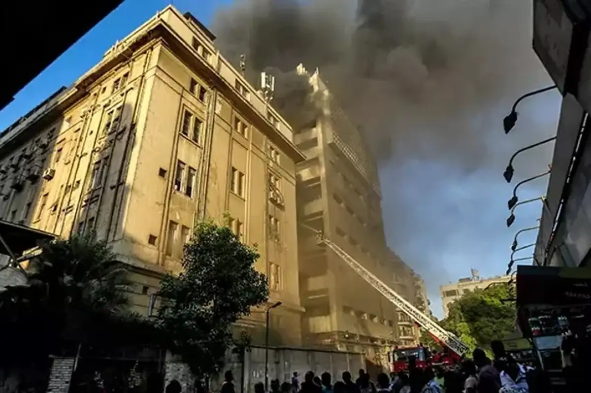 Mısır'da Telekomünikasyon Merkezinde Yangın! 22 Kişi Yaralandı, İletişim Kesildi!